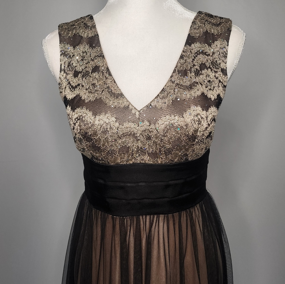 Gorgeous Jessica Howard Evenings Black and Gold Lace Tule Sequin Dress
